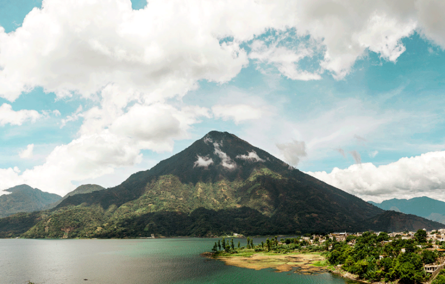 Private Lake Atitlan Tour in Town of Santa Cruz, Jaibalito, Tzununa and San Juan
