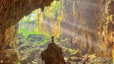 Do Rappel in The Caves Of Bombil Pek + Lunch – Tour from Coban