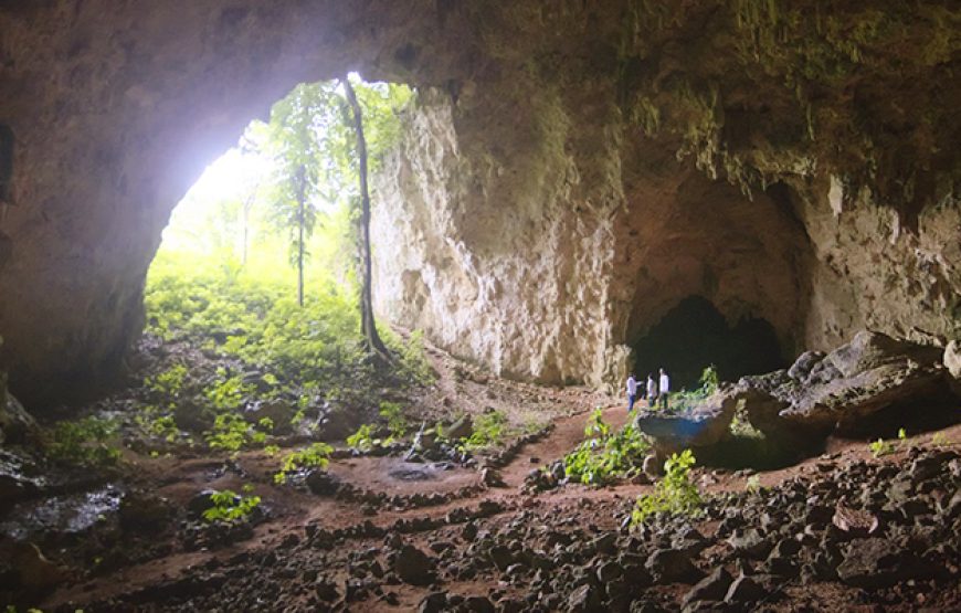 Caves of La Cobanerita + El Chechenal Beach: A Day Between Nature & Mysticism Tour from Flores
