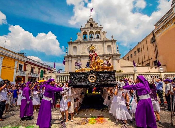 Tour of Catholic Processions During Holy Week in Guatemala City