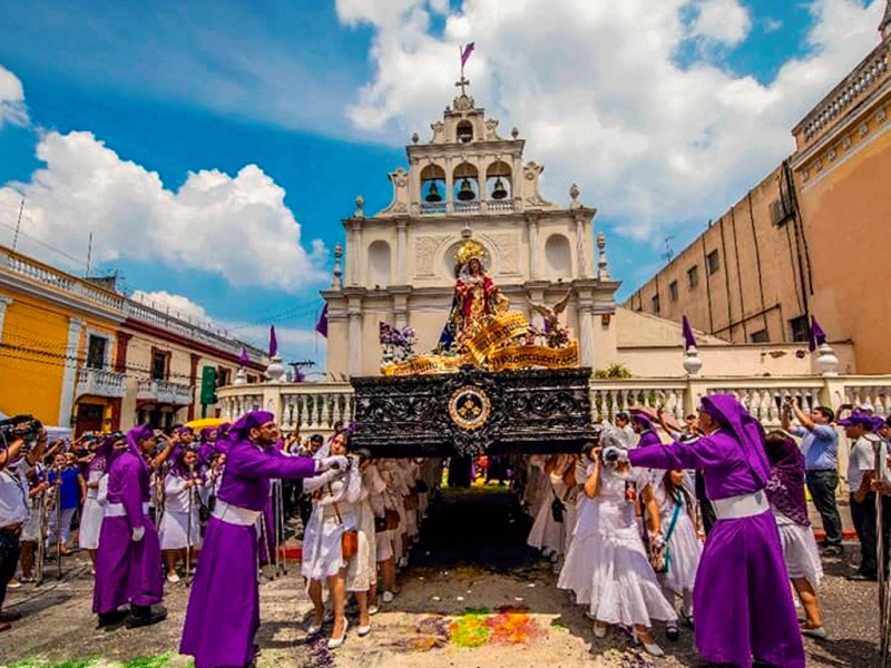 Tour of Catholic Processions During Holy Week in Guatemala City