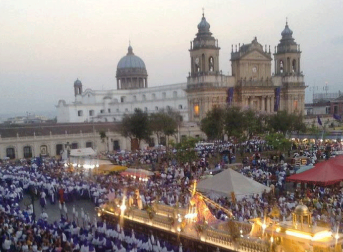 Tour of Catholic Processions During Holy Week in Guatemala City