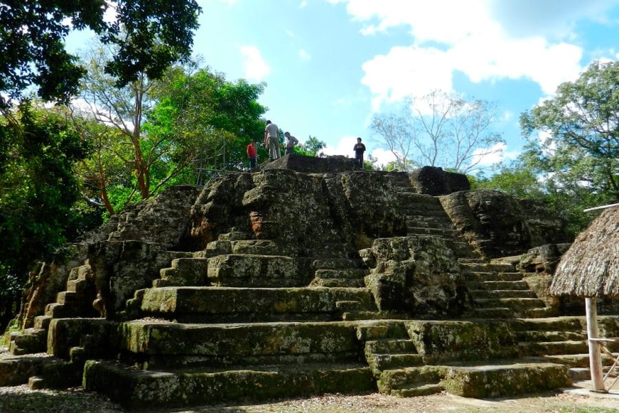 4-Day Maya Trek to 3 Archeological Sites from Flores: Uaxactún + Tikal + El Zotz