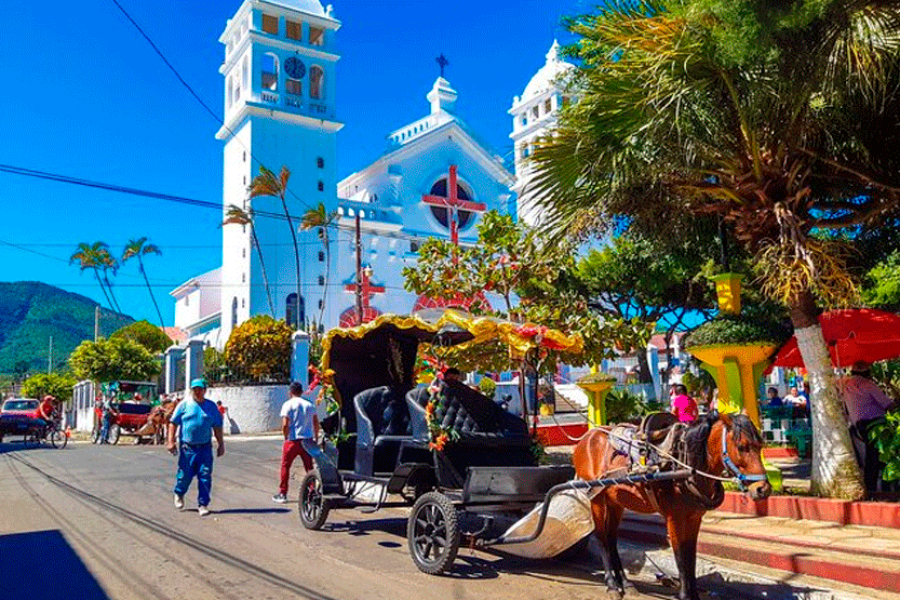 Private Full-Day Tour Visiting the Colorful Towns in La Ruta De Las Flores