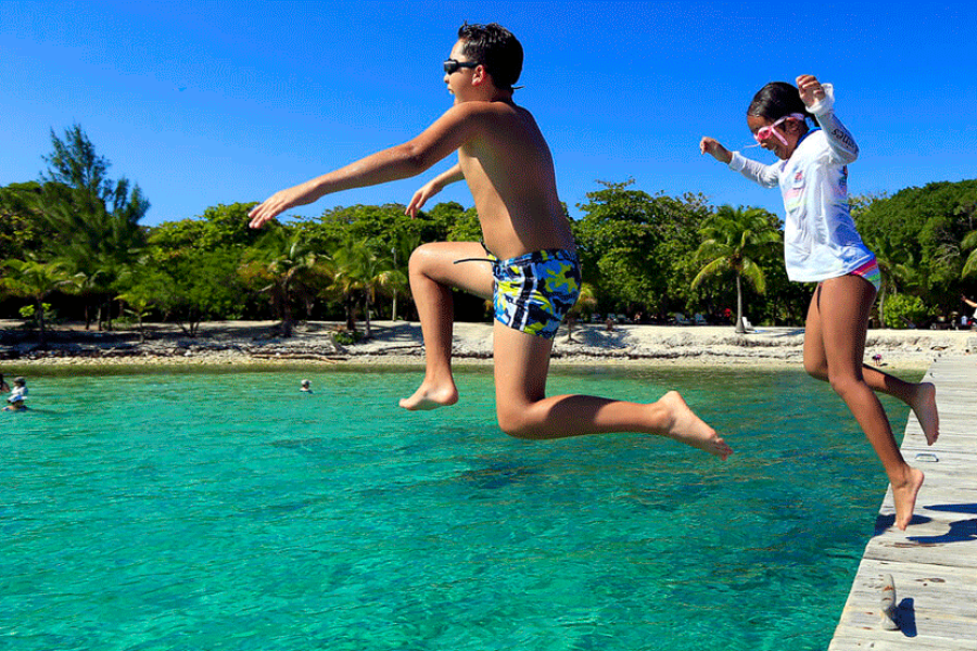 2 Days Private Tour in Utila Island and Oyster Bed Lagoon – From La Ceiba Honduras