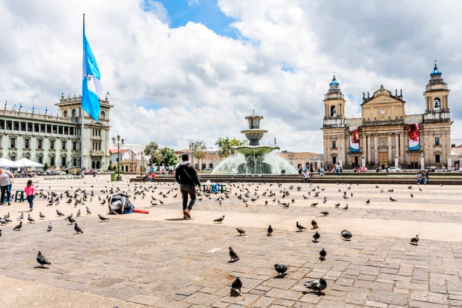 Picture Perfect: Immersive Photo Adventure through Guatemala City